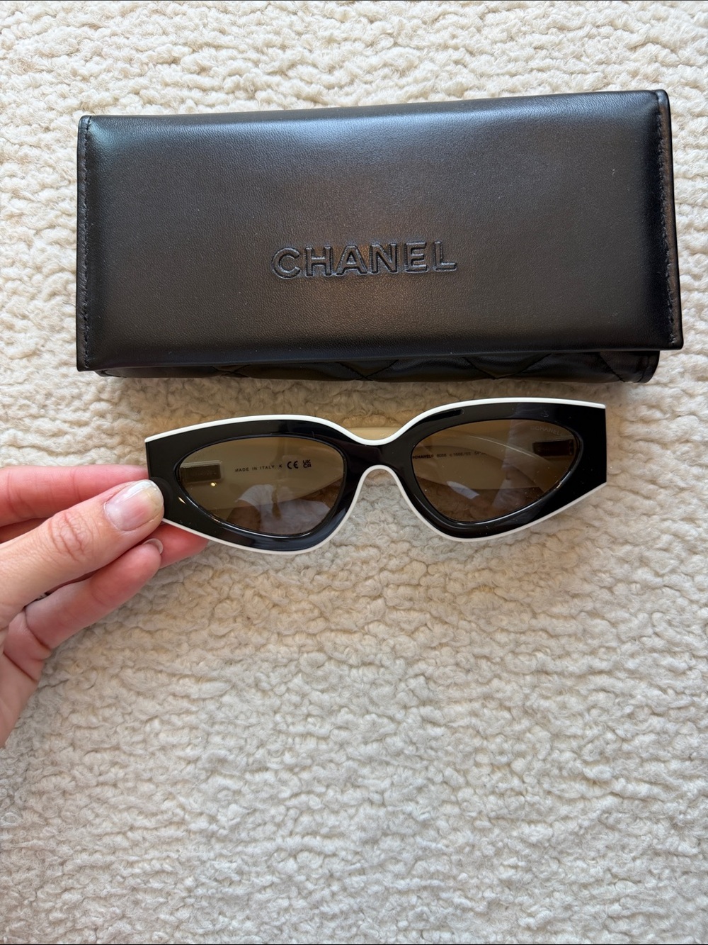 CHANEL Cat Eye Acetate Retro Sunglasses / Black Cream New